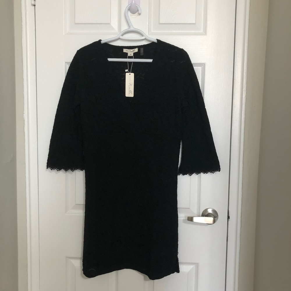 ✨Simply Noelle NWT black dress. Size XS 4-6. Stretch lace wrap style top.